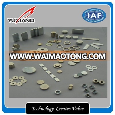 Permanent cast alnico ring magnets